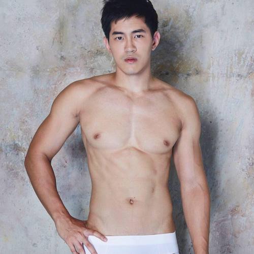 evianguy:  Hawt Asian Stud!