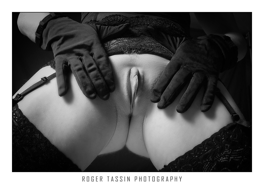 erotic-secrets:  Put your gloves on…                  [thanks to Roger