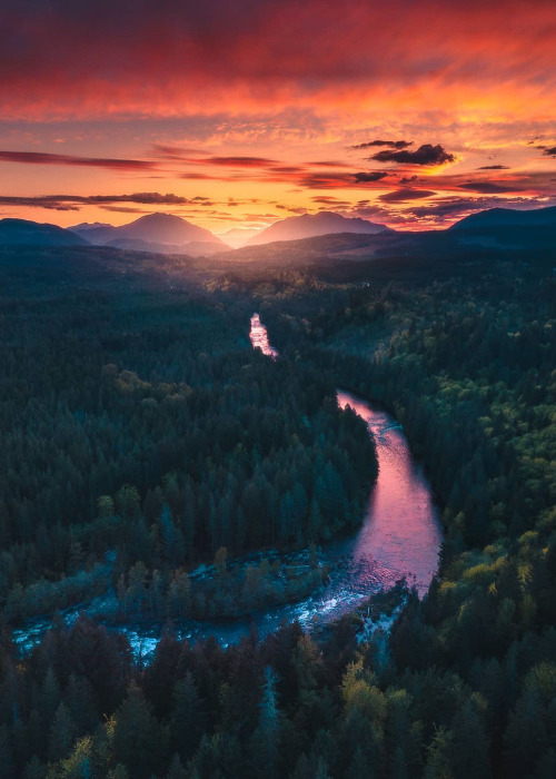 coiour-my-world:“Rainbow River” | Vancouver Island, B.C., Canada || calibreus