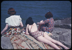 thepieshops:  Two Redheads and a Brunette Rocks at Jackson Pk near 67th St. Chicago, Ill. July 1941 Photo by Charles Cushman 