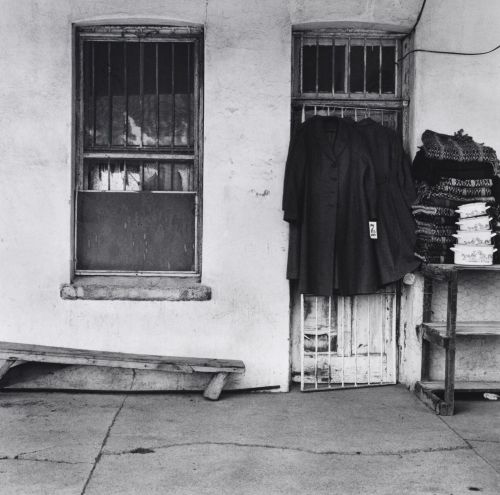 “DISPLAY IN FRONT OF TRADING STORE”ROGER BALLEN // LEANDRA, 1983[gelatin silver print | 35.7 x 36 cm