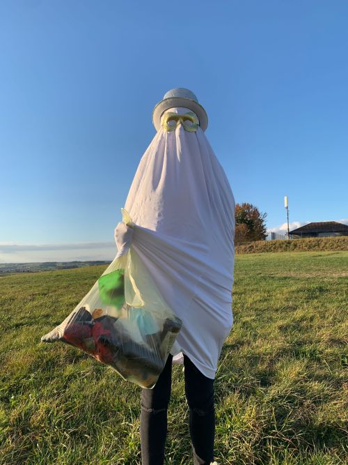 Gish Item Day 2: Even Partyghosts Like This One Pick Up Trash