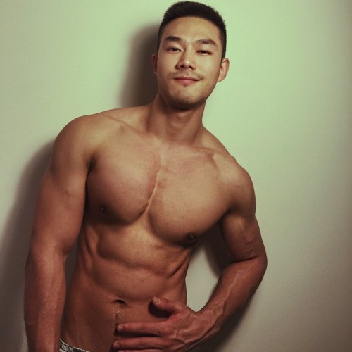 mantop10691:  在同志圈大部份同志認為是較多人會喜歡的天菜型帥哥們 