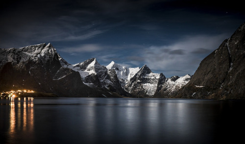 el-mo-fo-to:  nocturnal northern norway | lofoten archipelago A small collection of some of my favorite night photos from several trips to Norway’s Lofoten Islands. © Lorenzo Montezemolo / instagram / tumblr / website 