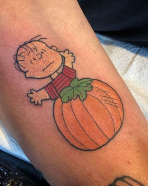 #Linus from #thegreatpumpkin on the homey Chris. Nice and bright with @certifiedinks. . . . . . . #j