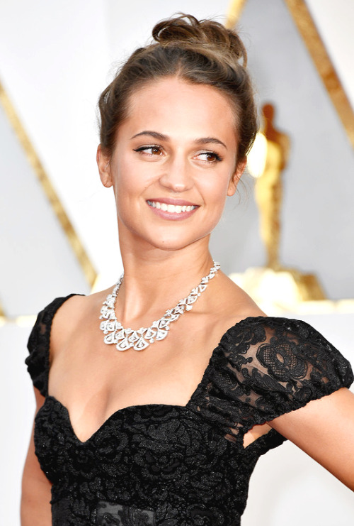 awardseason:Alicia Vikander attends the 89th Annual Academy Awards at Hollywood &amp; Highland Cente