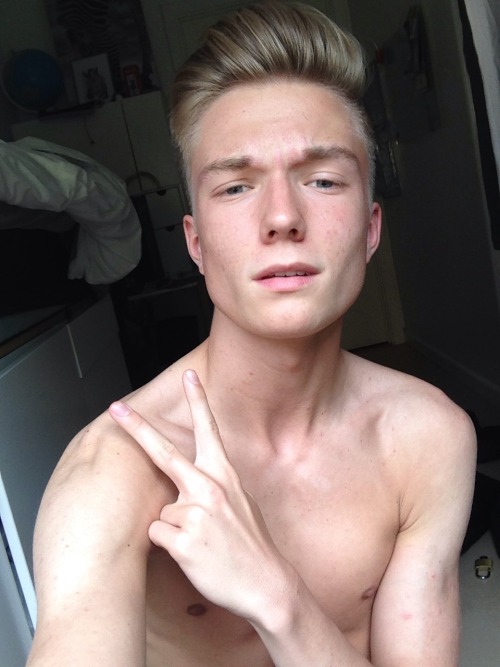 tylerjeromeh: fakedna: When u pale af ✨ yo your skin’s getting good! 