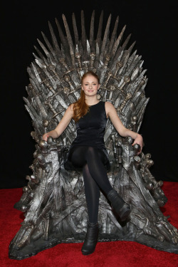 midnightcelebs:  Sophie Turner on the Game of Thrones