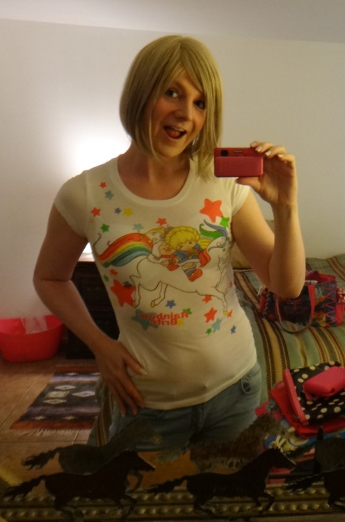 jessicapresley:  Been working out so I can fit into cute tight shirts ;-)