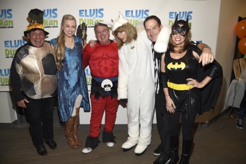 tswiftla:  Elvis Duran Show. 10/31/14 (X)