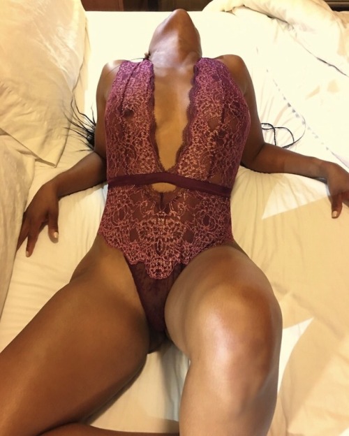 bria-baby:  blkpussyluvr:  pussyconnoisseur6996:  Phat Wet 🍫😻💦💦  👅👅😻  🤤