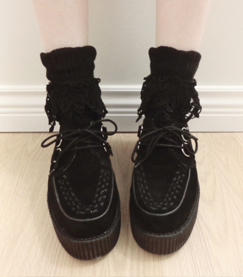 drawkill:  Here’s some new shoe’s I bought from DollsKill! Was trying to find some TUK creepers caus