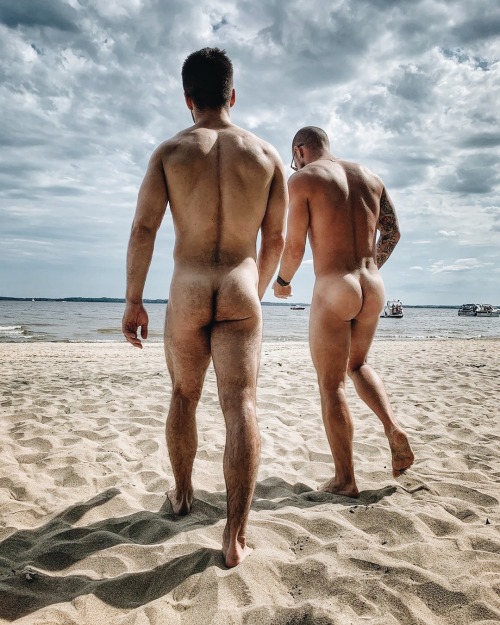 alanh-me:  162k+ follow all things gay, naturist and “eye catching”  