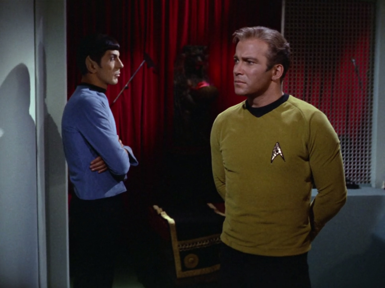 plaidshirtjimkirk:  you can clearly see Jim thinking deeper and deeper as he tries