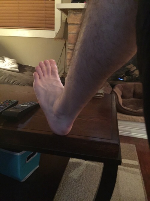 fuckyeahmalefeet: ≡