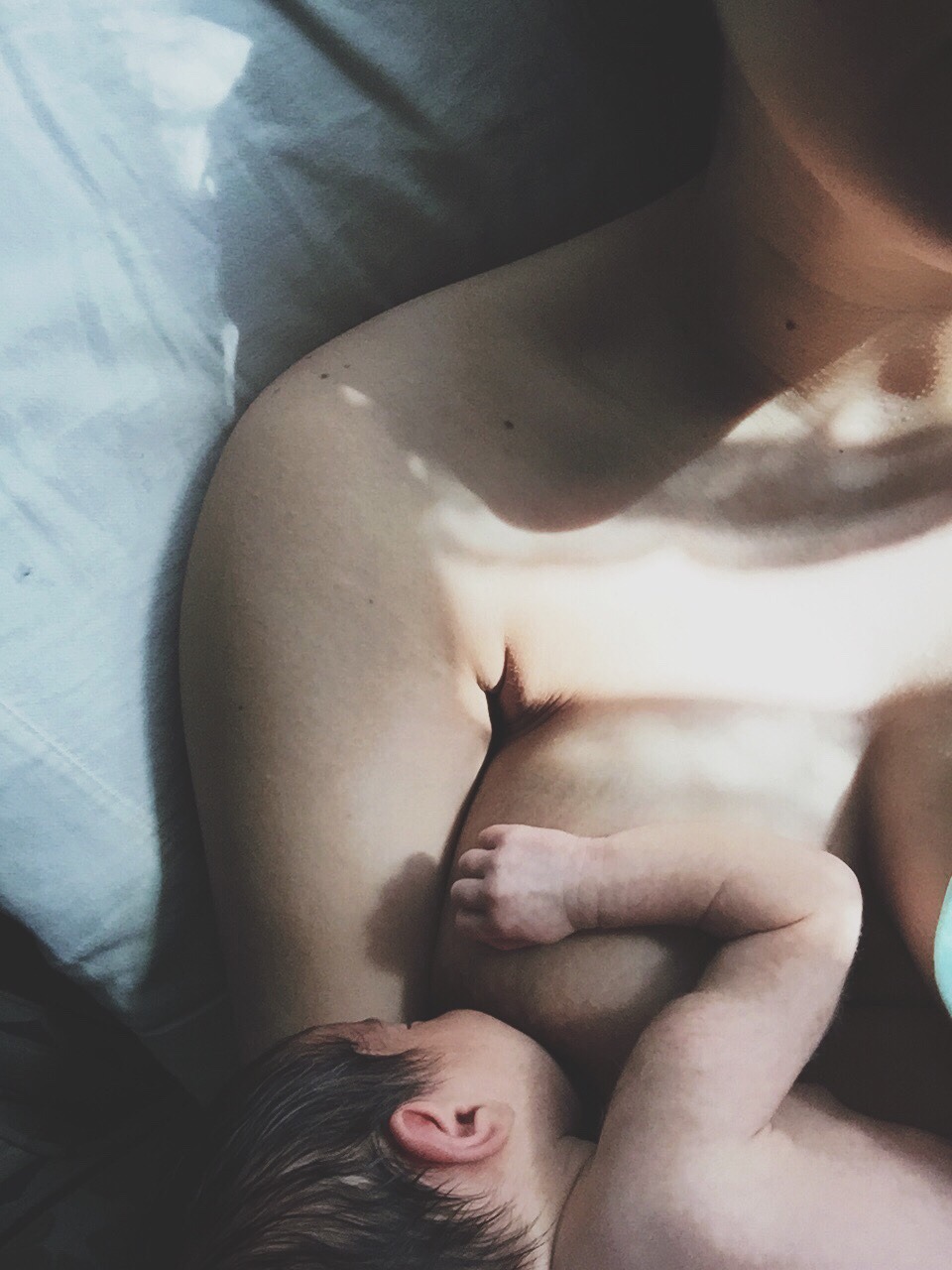 yogi-mama:  normalize breastfeeding~