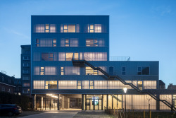 LOUVREX
Objet : Extension d’un bâtiment HEC Liège, sur le site de Louvrex
Localisation : Liège
Date : 2018 - 2022
Statut : Réalisé
[[MORE]]Programme : Bureaux et Education
Surface : 3.700 m²
Budget HTVA : 5.450.000 €
Maître d'ouvrage : Faculté HEC...