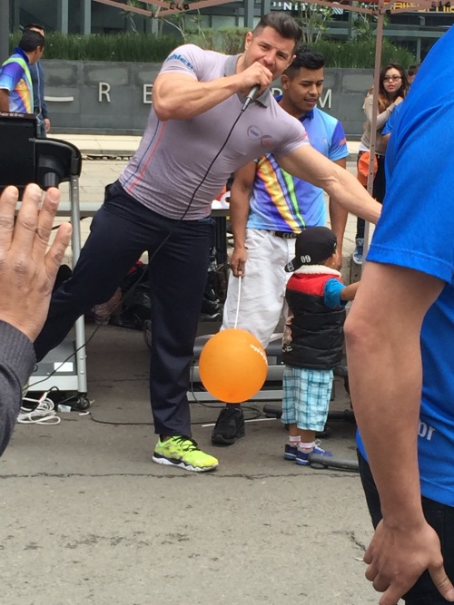 mercooriothong:  Random guy doing some promo. I drooled.