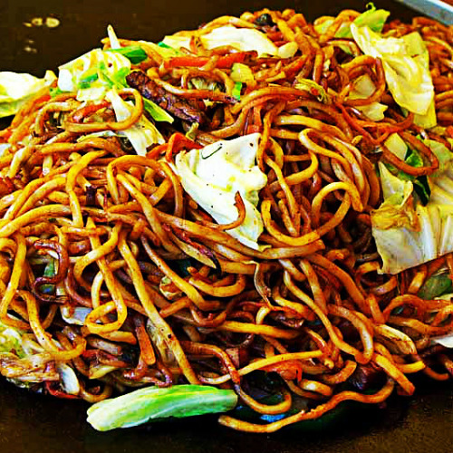 everybody-loves-to-eat: yakisoba requested by anonymous