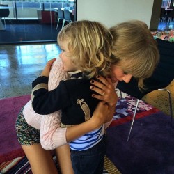 taylorswiftallday:  An adorable photo of