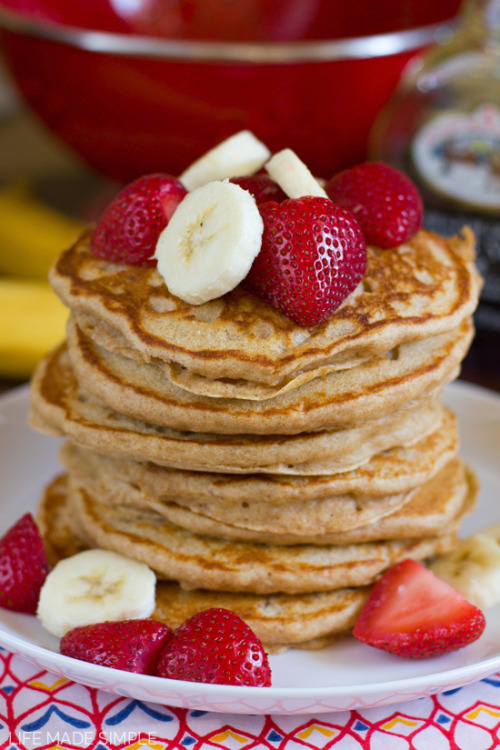 verticalfood:  Fluffy Whole Wheat Banana Pancakes
