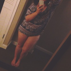 peachieskin:  Oh look, I found a nice mirror in my hotel room.  Curvaceous.. Sexy