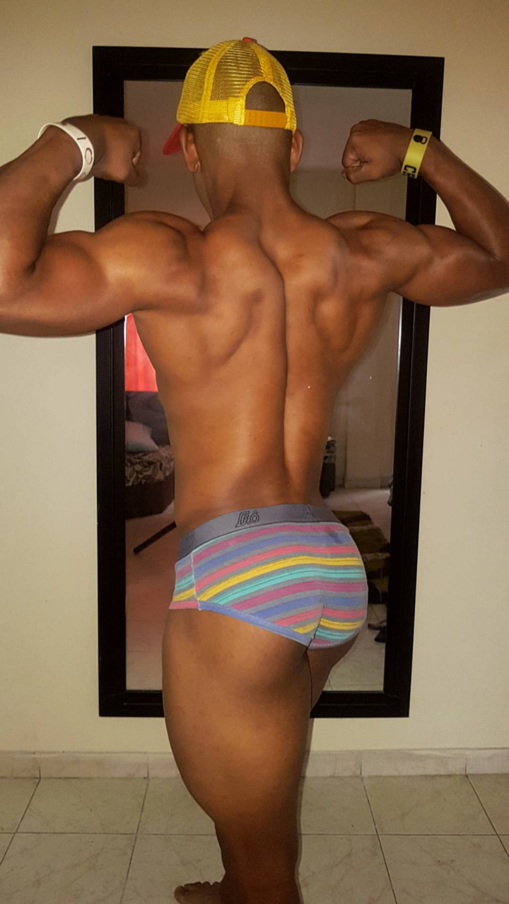 asskingz:  Follow @asskingz for ass 24/7!