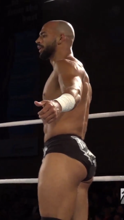 https://hot4men.tumblr.com/post/164654660667