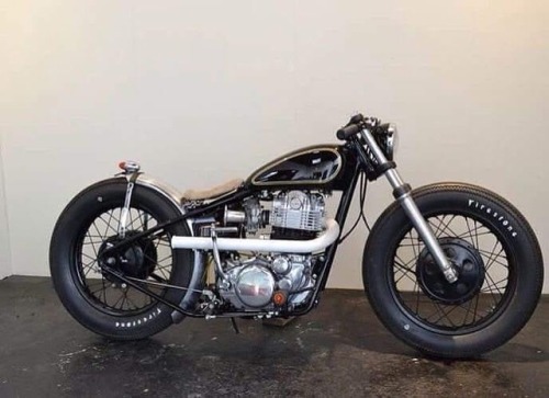 klassikkustoms: #yamaha #sr500 #bratstyle #bobber