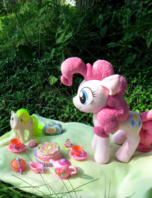 Had a lil’ too much fun photographing Pinkie for an Etsy listing. lol If only had the SLR came