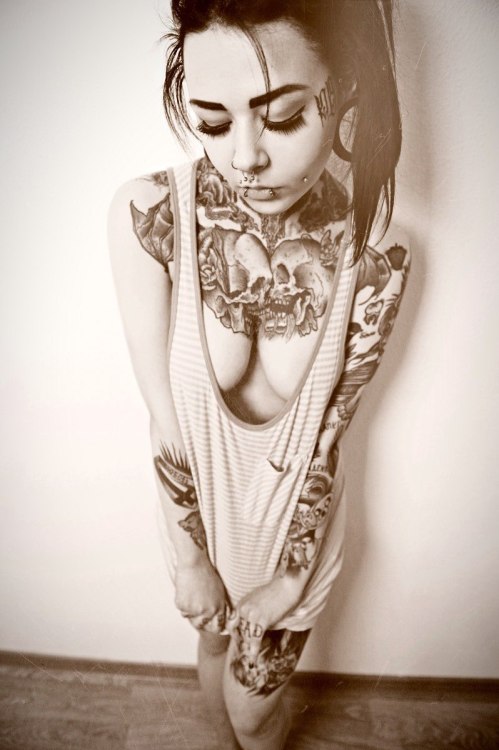 atroposrose:  Giant clothes are my favorite