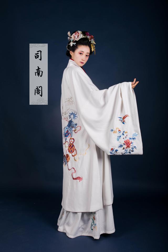 changan-moon:  Traditional Chinese hanfu by 司南阁