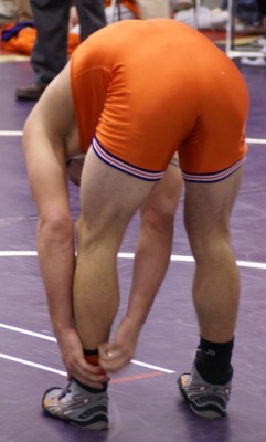 Wrestlerbulge:  More Straight Guys Here! Follow!