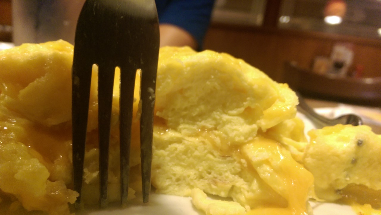 dennys:  and-down-we-go:  So last night a bunch of my friends and I went to Denny’s