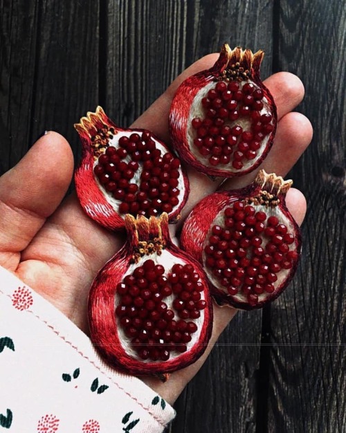 lustik:Beaded &amp; Embroidered Vegetables &amp; Food by Nemnozkho Broshka.