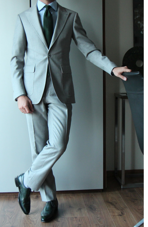 Ohnona MTM FU suit with carte blanche to Michael Courtot shirt Boivin tie Altan green shoes