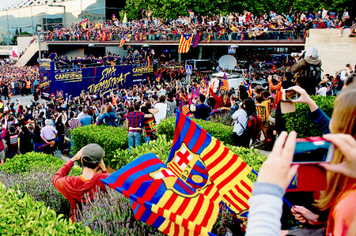 holamessi:  FC Barcelona players celebrate on an open top bus during their victory parade after winning the Spanish La Liga on May 15, 2016 in Barcelona, Spain. 