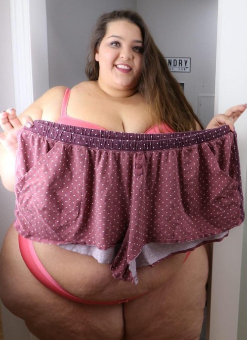 ssbbw-lover88: I only love women with huge panties