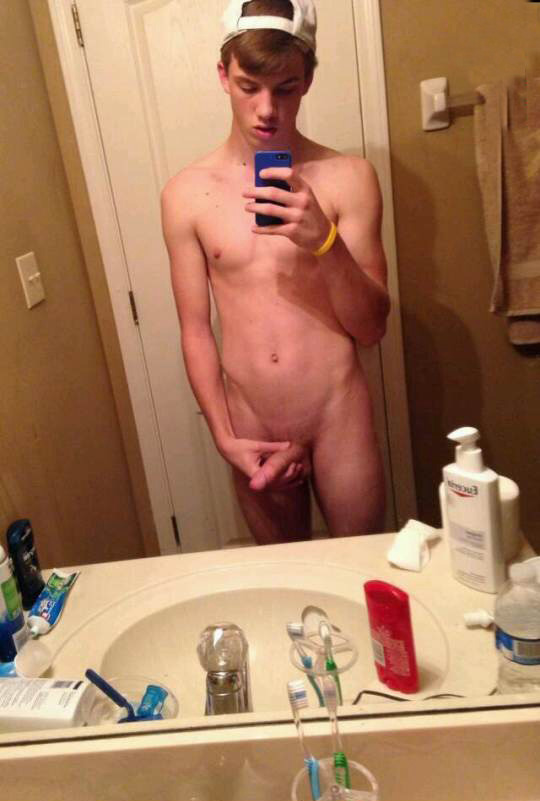 guysexting:  This 19yo is so sexy and says, “Looking for somebody to love me for