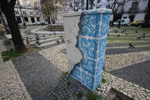 Porn ragnar-rock:  Portuguese artist creates street photos