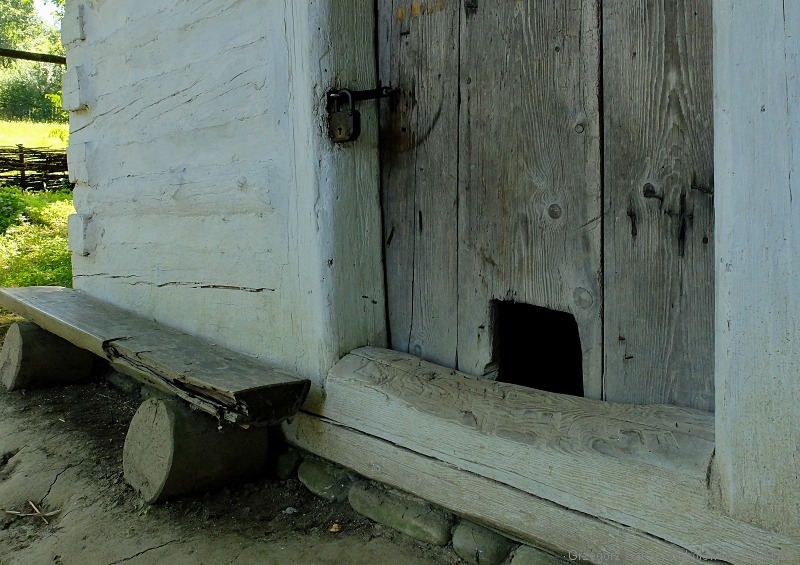 Old cottage from c. turn of 19th/20th centuries in the folk museum of Sądecczyzna (Sądecki region) in Nowy Sącz, Poland. The hole in the doors might have been an entrance for a cat or dog. Photo by Grzegorz Sabała.