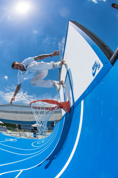 Hoop evasion with Brian Anderson at the Nike SB pop-up park in Brooklyn, New York. June 21, 2014.