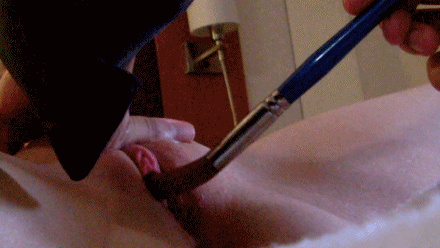 blonde-kinky-chic:  Can almost feel it… 