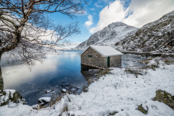 connor-burrows:Ogwen Boat House by AdrianEvans