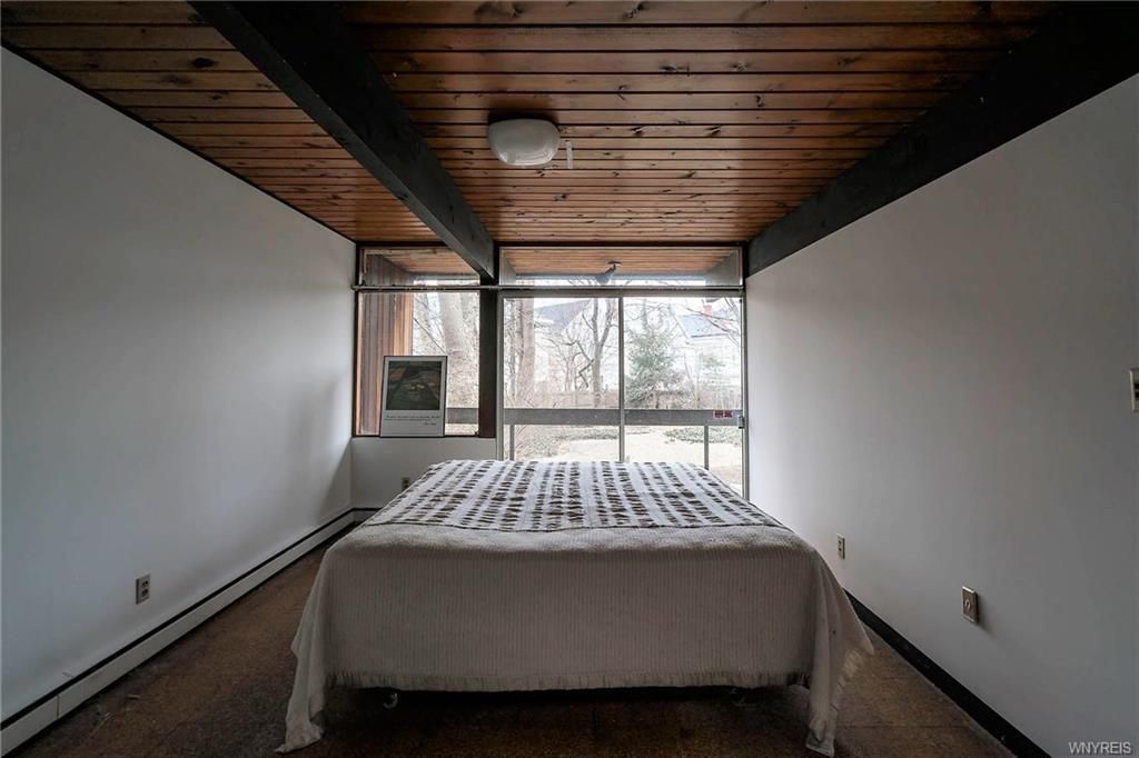 househunting:   $165,000/4 br/2000 sq ft Buffalo, NY   