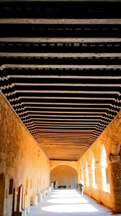 The historic light. Geschichte und Licht.View of the colonades in the history muesum Rhodes, 2017.