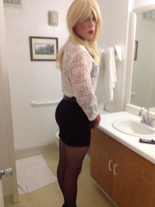 bi-mi:  tvhelper:  sissycdjess:  Old one of me getting ready to go out:)  very nice  Oh my!! xx 