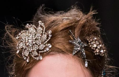 skaodi:Details from Alexander McQueen Fall 2016. London Fashion Week.