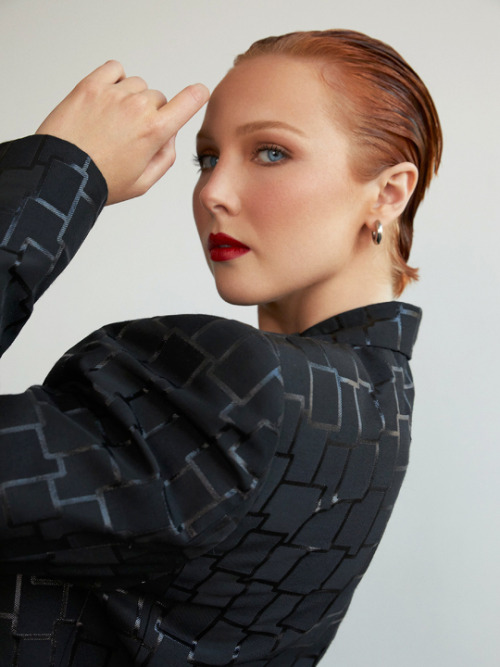 flawlessbeautyqueens:Molly C. Quinn photographed by Claire Leahy for Viewties Magazine (2022)