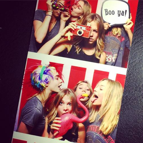 dailymrobbies: poppyjamie: Silliness silliness and more silliness @immywaterhouse @caradelevingne @m